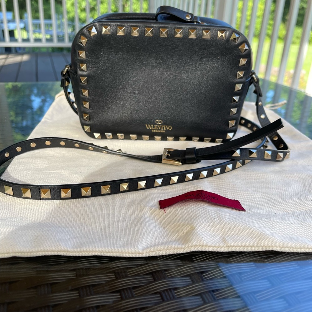 Valentino Rockstud Camera bag. Black